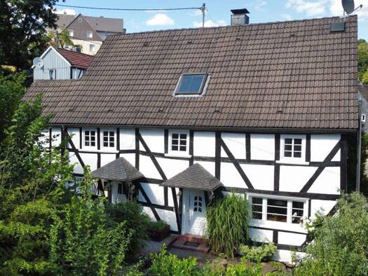 Einfamilienhaus zum Kauf 350.000 € 10 Zimmer 202,7 m² 989 m² Grundstück frei ab sofort Rospe Gummersbach 51643