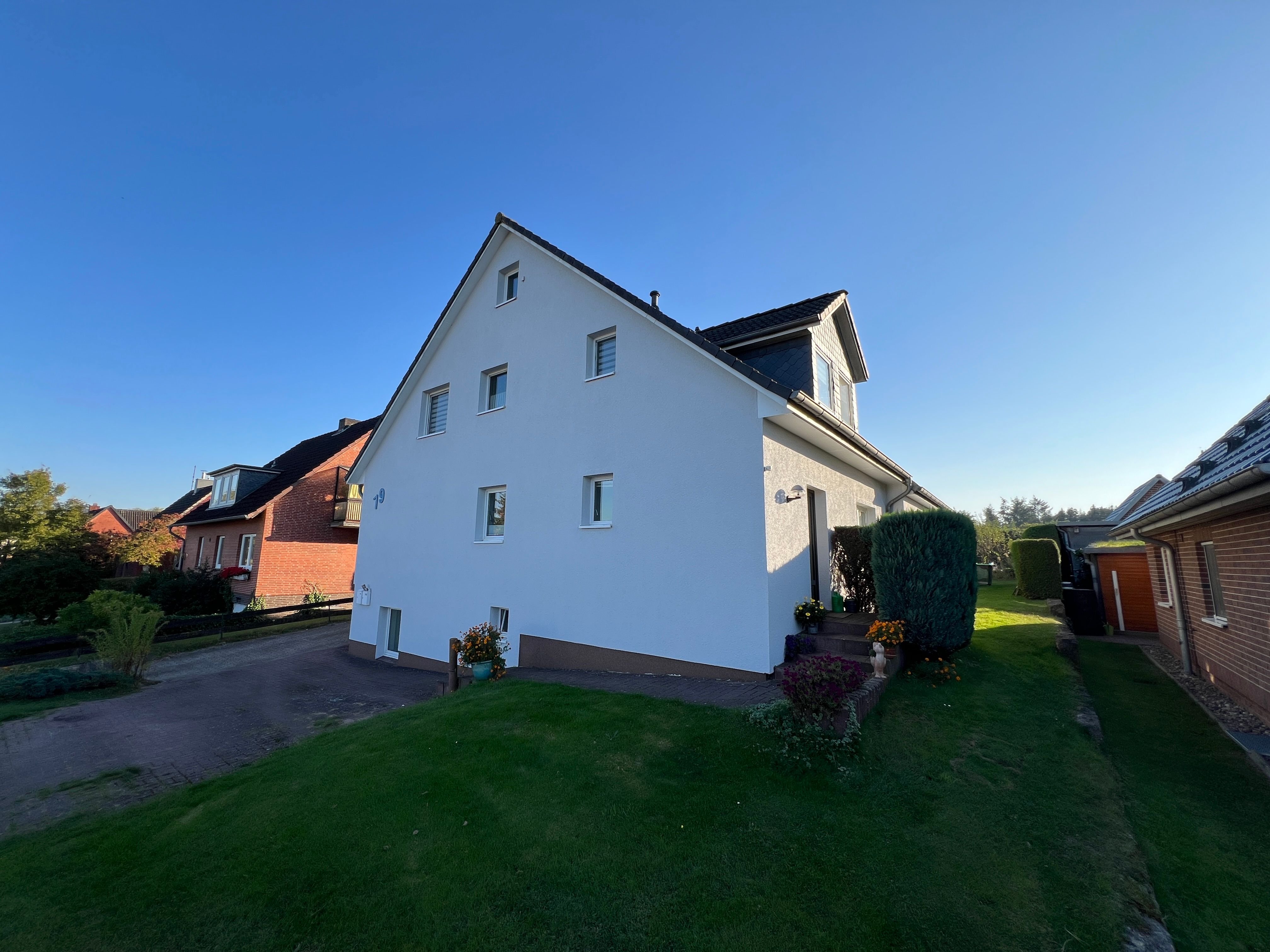 Mehrfamilienhaus zum Kauf 699.000 € 13 Zimmer 321 m²<br/>Wohnfläche 2.036 m²<br/>Grundstück ab sofort<br/>Verfügbarkeit Techau Ratekau 23689