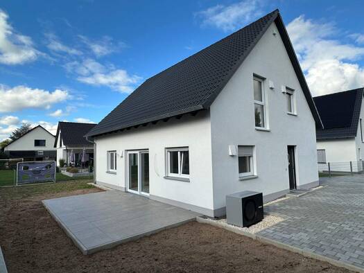 Einfamilienhaus zum Kauf provisionsfrei 596.000 € 5 Zimmer 131,7 m² 368 m² Grundstück frei ab sofort Wodanstraße 7 Rothaurach Roth 91154