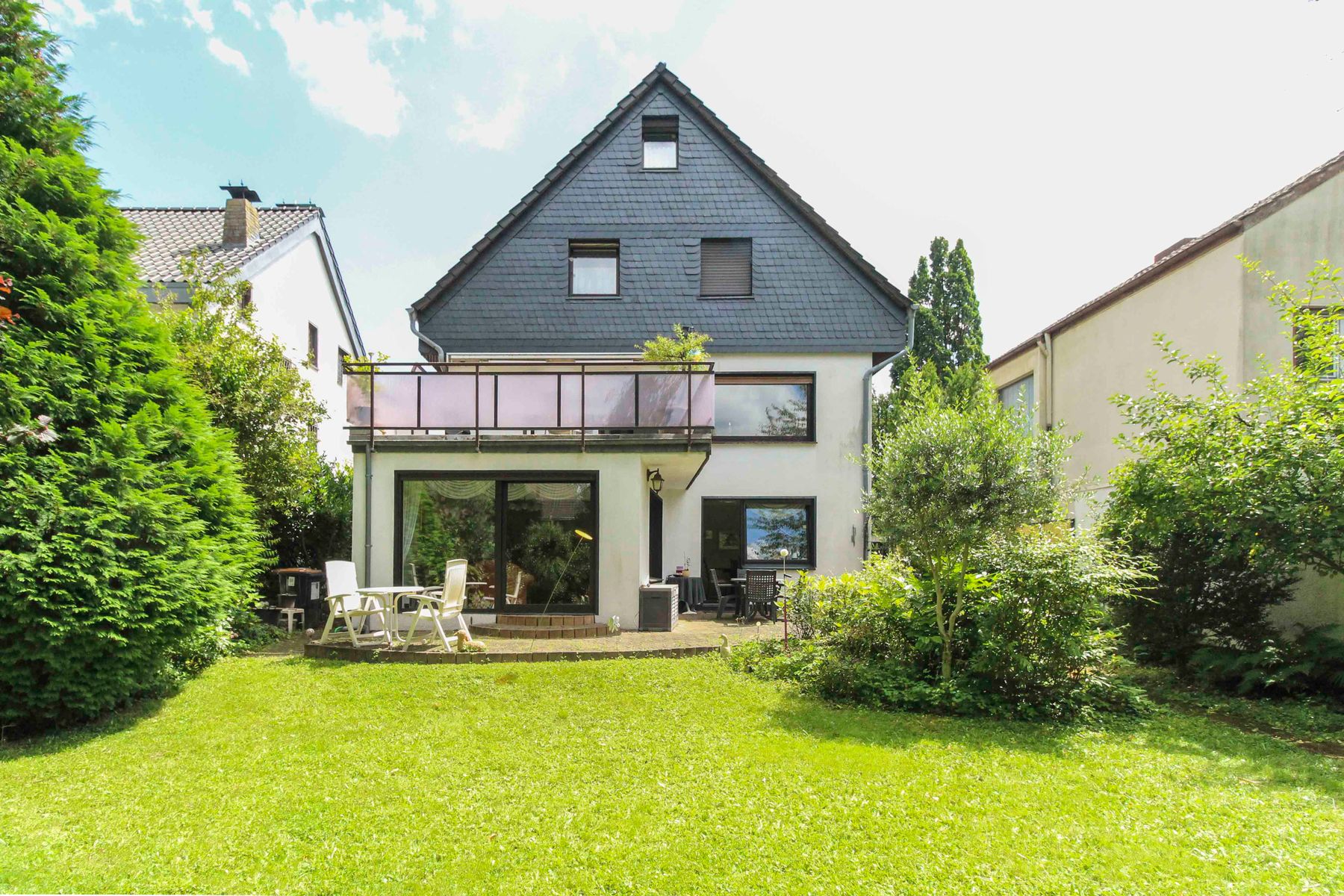 Einfamilienhaus zum Kauf 455.000 € 9 Zimmer 200 m²<br/>Wohnfläche 448 m²<br/>Grundstück 01.04.2025<br/>Verfügbarkeit Moers - Mitte Moers 47441