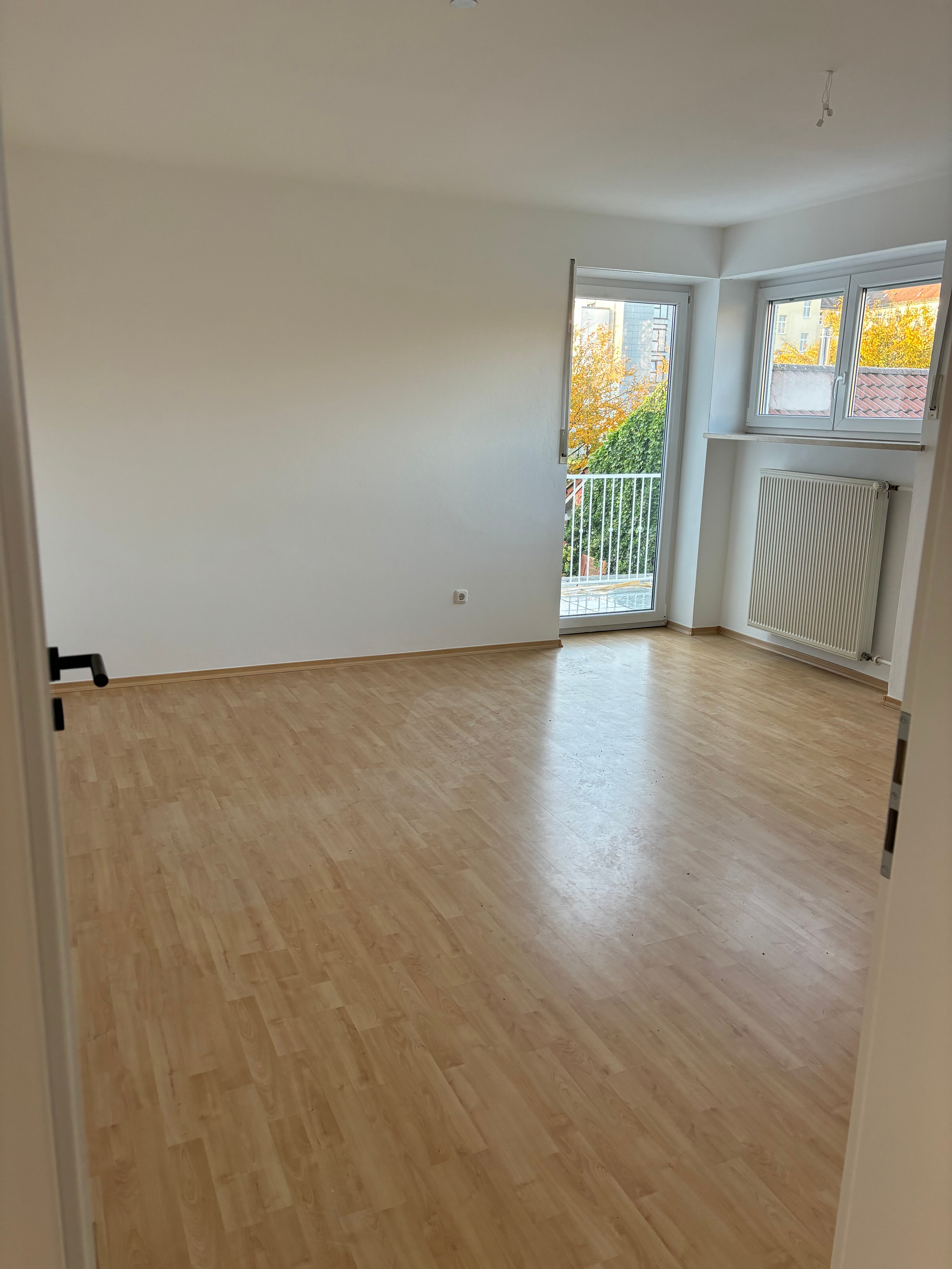 Reihenendhaus zur Miete 1.200 € 4 Zimmer 130 m²<br/>Wohnfläche 342 m²<br/>Grundstück ab sofort<br/>Verfügbarkeit Planungsbezirk 107 Straubing 94315