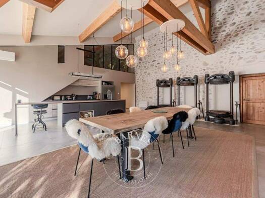 Haus zum Kauf 1.080.000 € 435 m² 877 m² Grundstück Mormoiron 84570