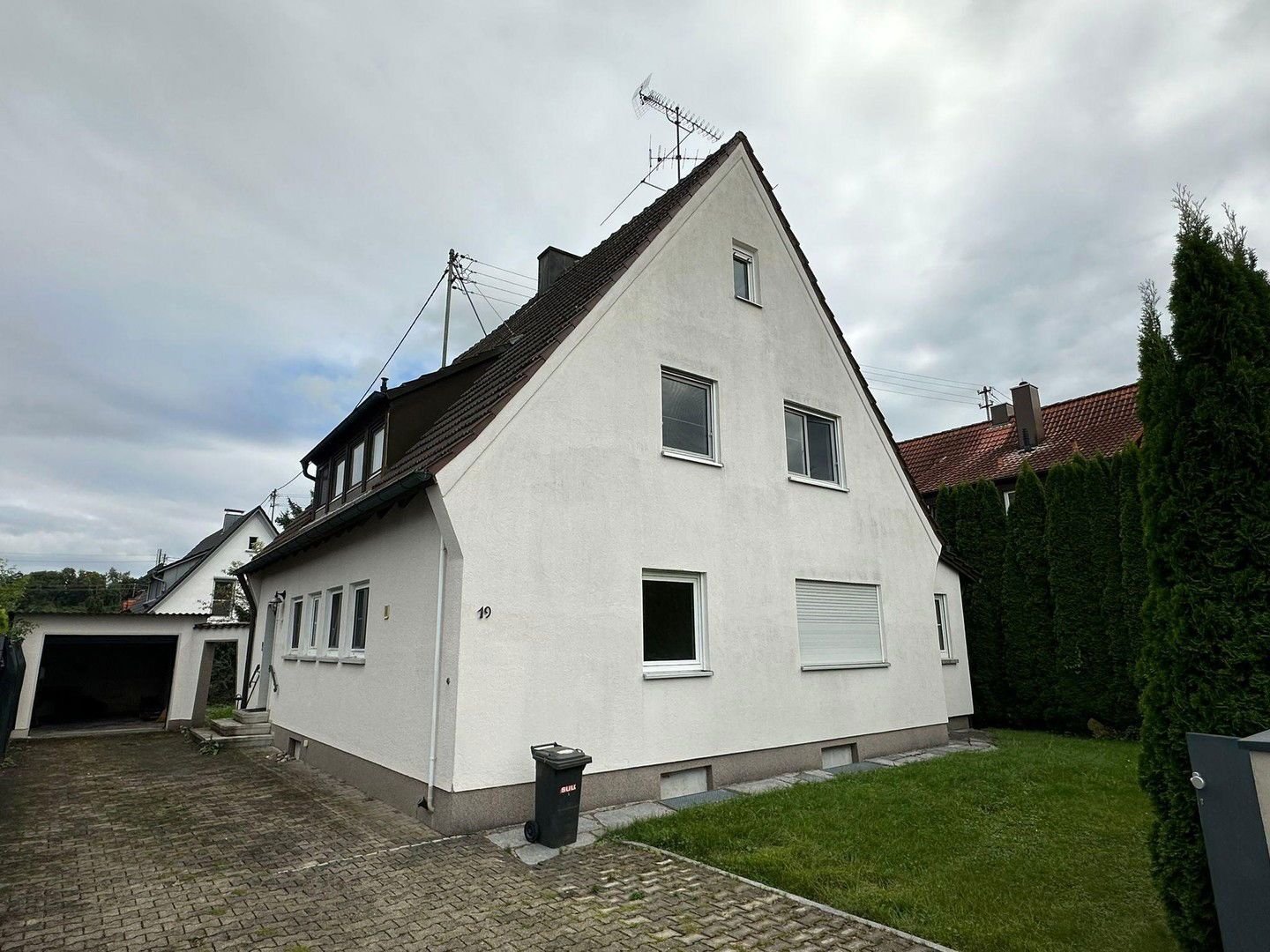 Mehrfamilienhaus zum Kauf provisionsfrei 399.500 € 6 Zimmer 150 m²<br/>Wohnfläche 567 m²<br/>Grundstück Zum Bildstöckle 19 Illertissen Illertissen 89257