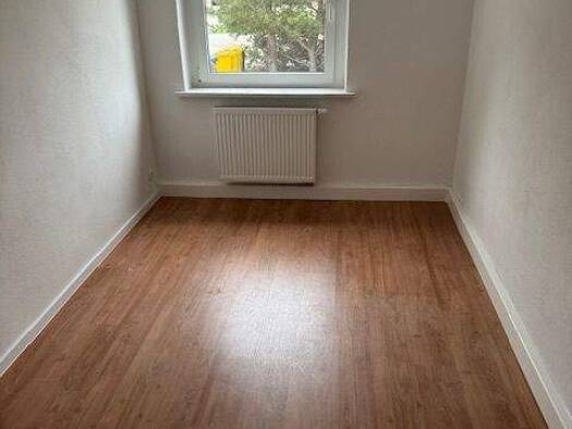 Wohnung zur Miete 510 € 3,5 Zimmer 64,4 m² frei ab sofort Tettauer Straße 24 Lindenau 01945