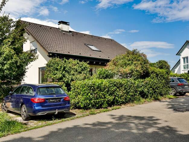 Haus zum Kauf 880.000 € 8 Zimmer 182 m² 521 m² Grundstück Dettingen Konstanz 78465