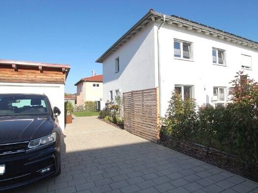 Doppelhaushälfte zur Miete 1.200 € 4 Zimmer 116,5 m² 319 m² Grundstück frei ab 01.01.2027 Sünching Sünching 93104