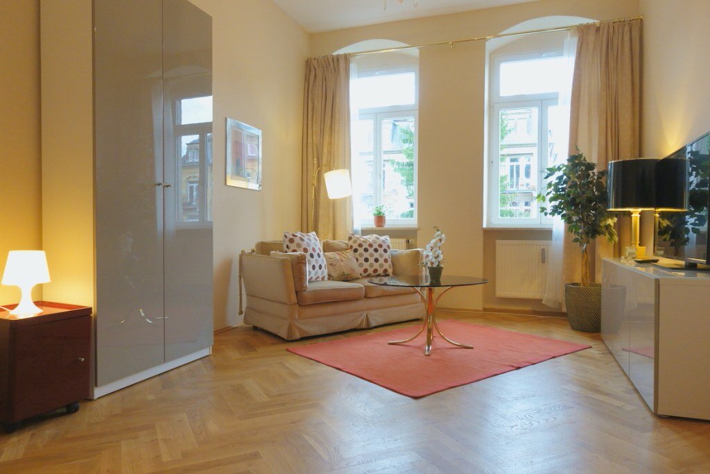 Wohnung zur Miete Wohnen auf Zeit 1.594 € 3 Zimmer 72 m²<br/>Wohnfläche 15.11.2024<br/>Verfügbarkeit Bergmannstraße Striesen-West (Altstriesen) Dresden 01309