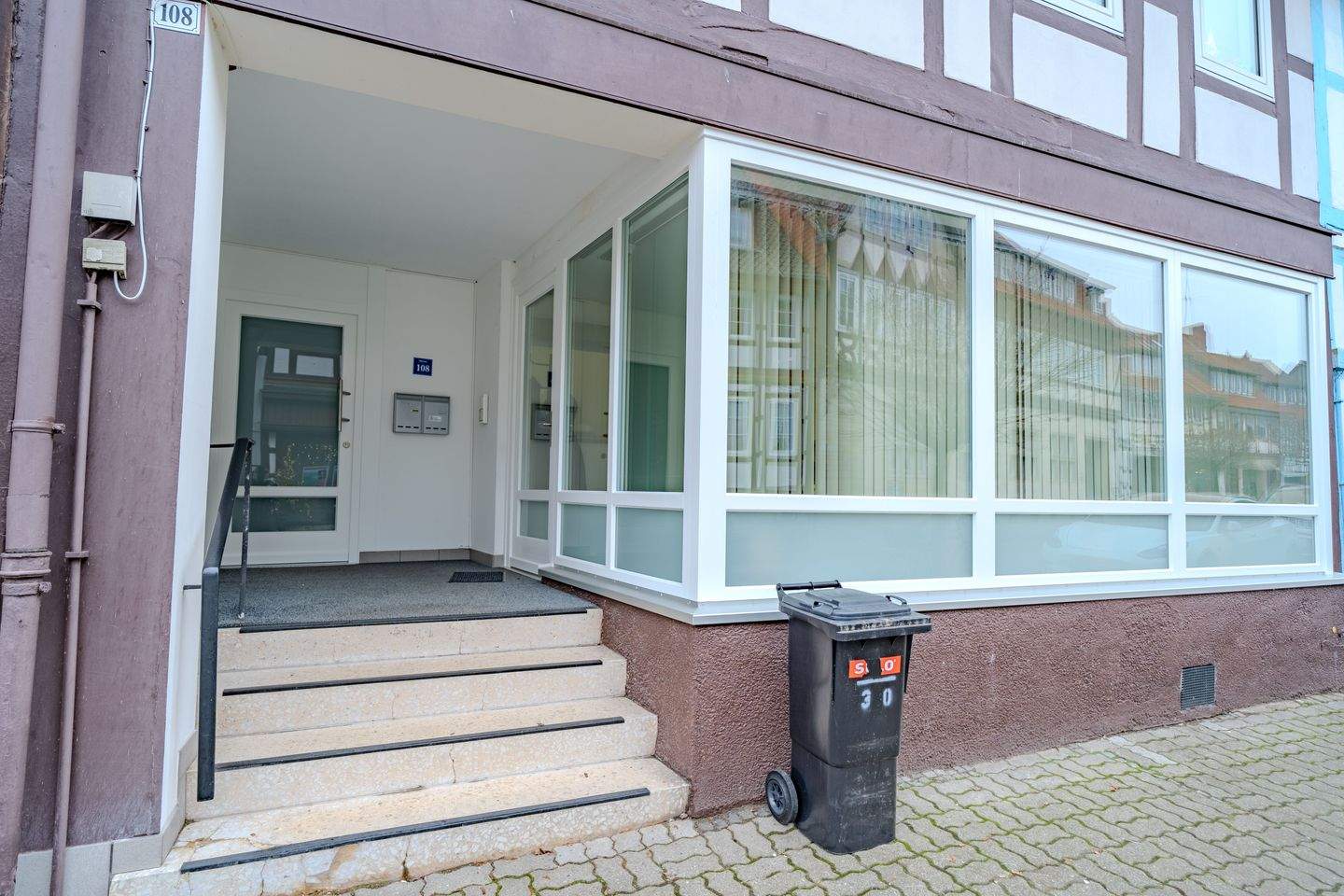 Immobilie in Bad Salzdetfurth - Flexibles Nutzungskonzept - Vom Wohn- und Geschäftshaus zum 2-Familienhaus - Bild 2
