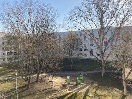 Wohnung zur Miete 341 € 3 Zimmer 52,5 m² 3. Geschoss Berliner Straße 37 Berliner Platz Erfurt 99091