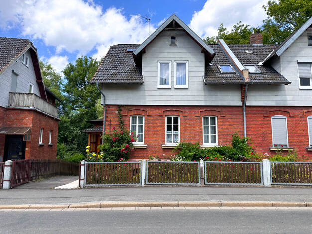 Doppelhaushälfte zum Kauf 129.000 € 6 Zimmer 99,4 m² 293 m² Grundstück Coburg 96450