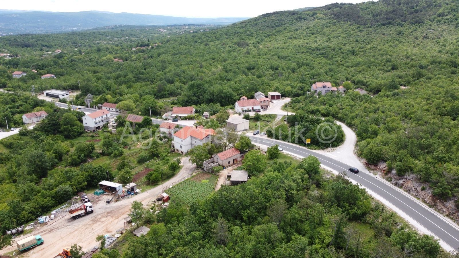 Land-/Forstwirtschaft zum Kauf 137.500 € Imotski center