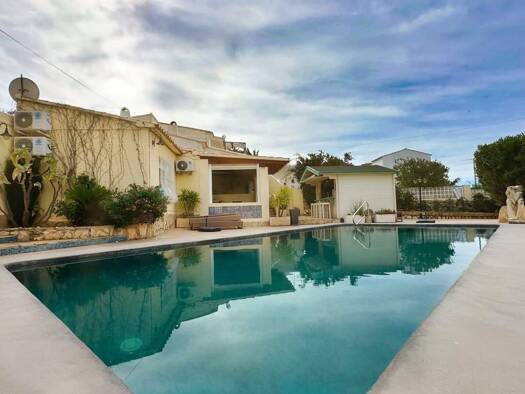 Haus zum Kauf 560.000 € 189 m² 990 m² Grundstück Calpe (Calp) 03710