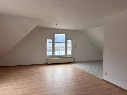 Wohnung zur Miete 365 € 2 Zimmer 66,4 m² Leipziger Straße 25 Glauchau 08371