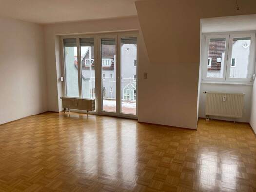 Wohnung zur Miete 1.000 € 3 Zimmer 90 m² frei ab sofort Neutraubling 93073
