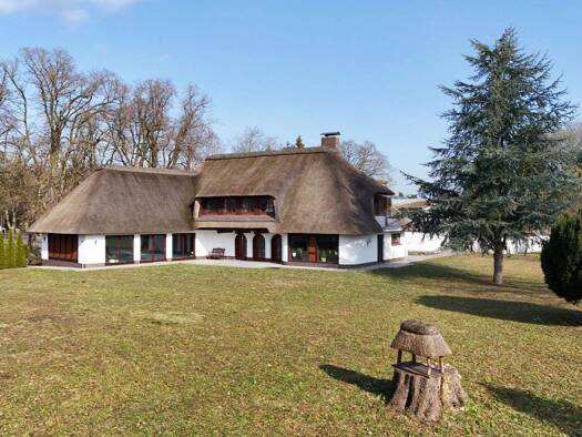 Einfamilienhaus zum Kauf 770.000 € 6 Zimmer 280 m² 8.125 m² Grundstück Kellinghusen 25548