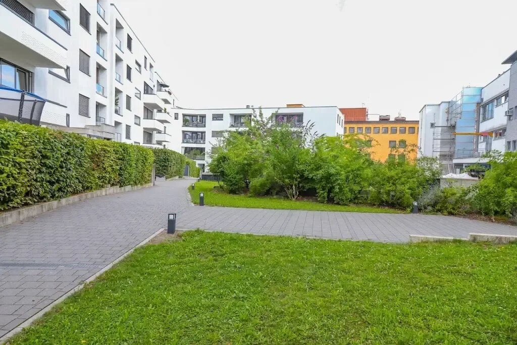 Wohnung zur Miete 700 € 2 Zimmer 68 m²<br/>Wohnfläche ab sofort<br/>Verfügbarkeit Maybachstraße Bahnhof Feuerbach Stuttgart 70469