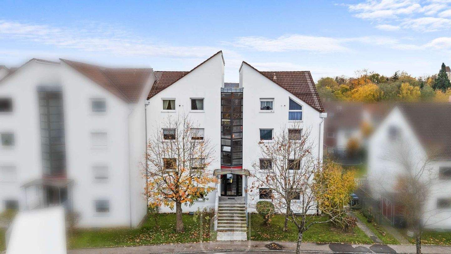 Immobilie in Gärtringen - Lichtdurchflutete 3,5 Zimmer Wohnung mit Wohlfühlcharakter | 1. OG | Balkon | Tiefgaragenstellplatz - Bild 0