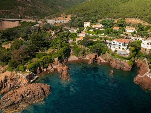Einfamilienhaus zum Kauf 420 m² 3.835 m² Grundstück Le Dramont-Agay-Anthéor-Le Trayas Saint-Raphaël 83700