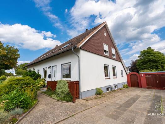 Doppelhaushälfte zum Kauf 299.000 € 7 Zimmer 109,5 m² 506 m² Grundstück Schlutup Schlutup 23568