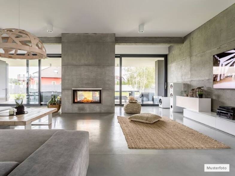 Haus zur Zwangsversteigerung provisionsfrei 347.500 € 350 m² Grundstück Bohlingen Singen 78224