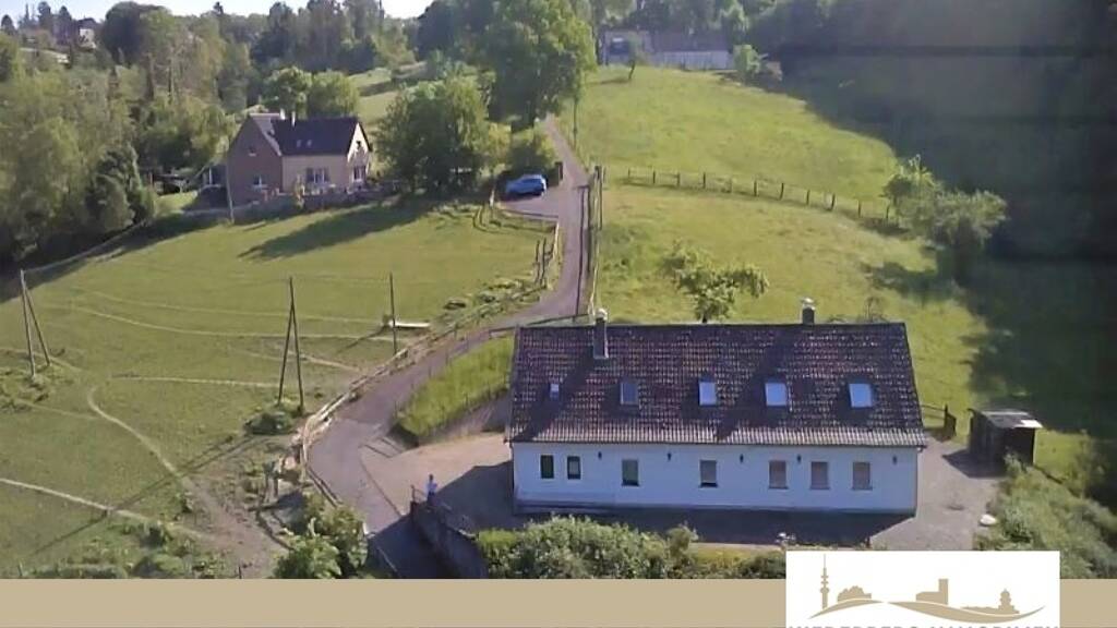 Großzügiges 2 Familien-Doppel-Landhaus mit Nebengebäuden und Pool in sonniger Hanglage!