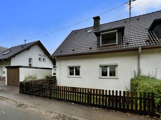 Doppelhaushälfte zum Kauf 95.000 € 6 Zimmer 95 m² 379 m² Grundstück frei ab sofort Meggen Lennestadt 57368