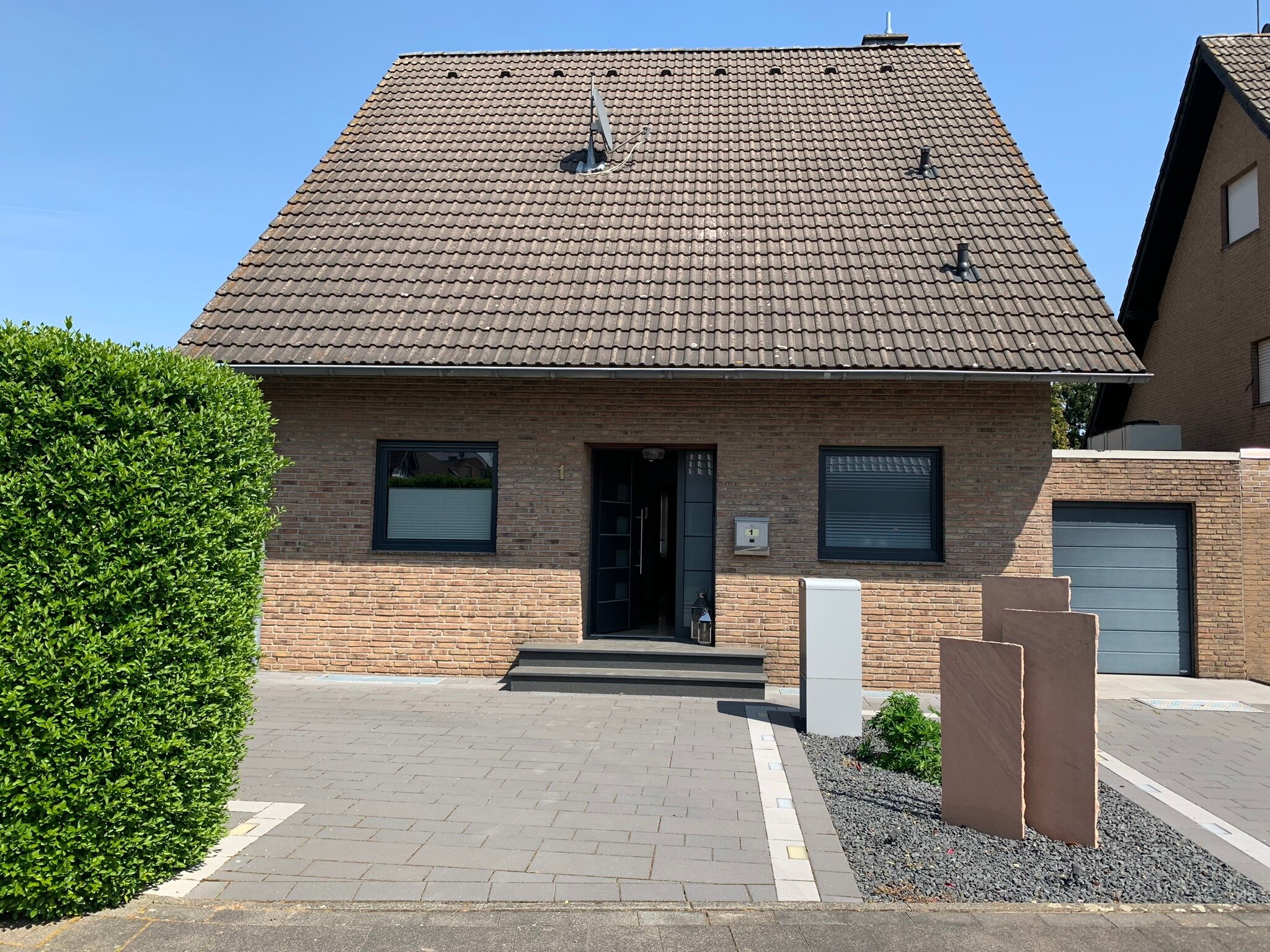 Einfamilienhaus zur Miete 1.850 € 3 Zimmer 140 m²<br/>Wohnfläche 626 m²<br/>Grundstück Ginsterweg 1 Rath Bedburg 50181