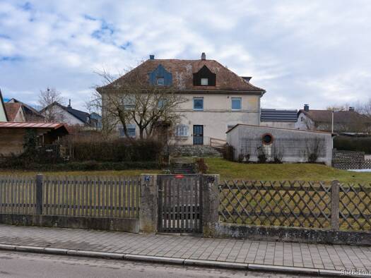 Doppelhaushälfte zum Kauf 225.000 € 8 Zimmer 218,6 m² 775 m² Grundstück Uffenheim Uffenheim 97215