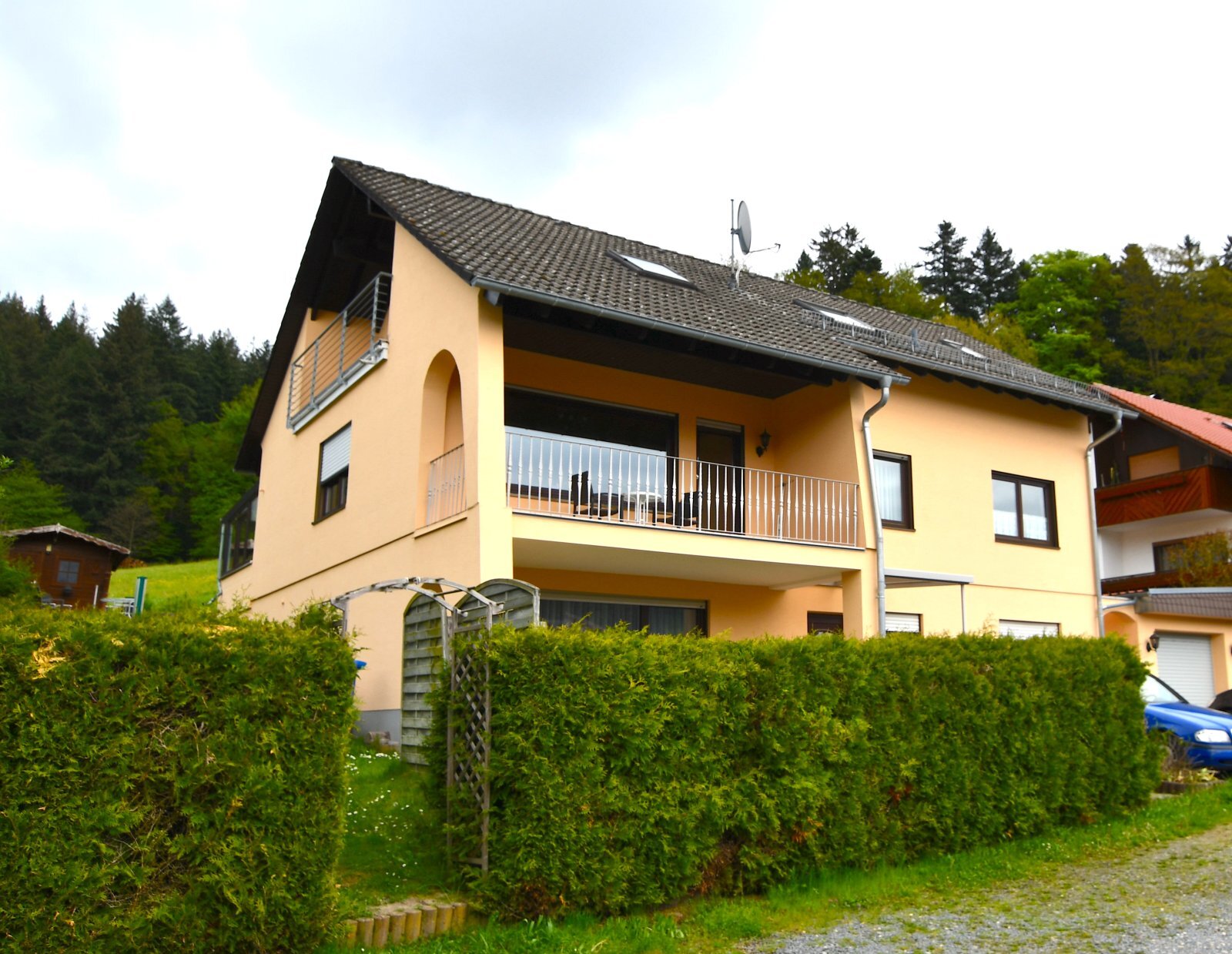 Einfamilienhaus zum Kauf 379.000 € 9 Zimmer 164 m²<br/>Wohnfläche 747 m²<br/>Grundstück Hiltersklingen Mossautal 64756