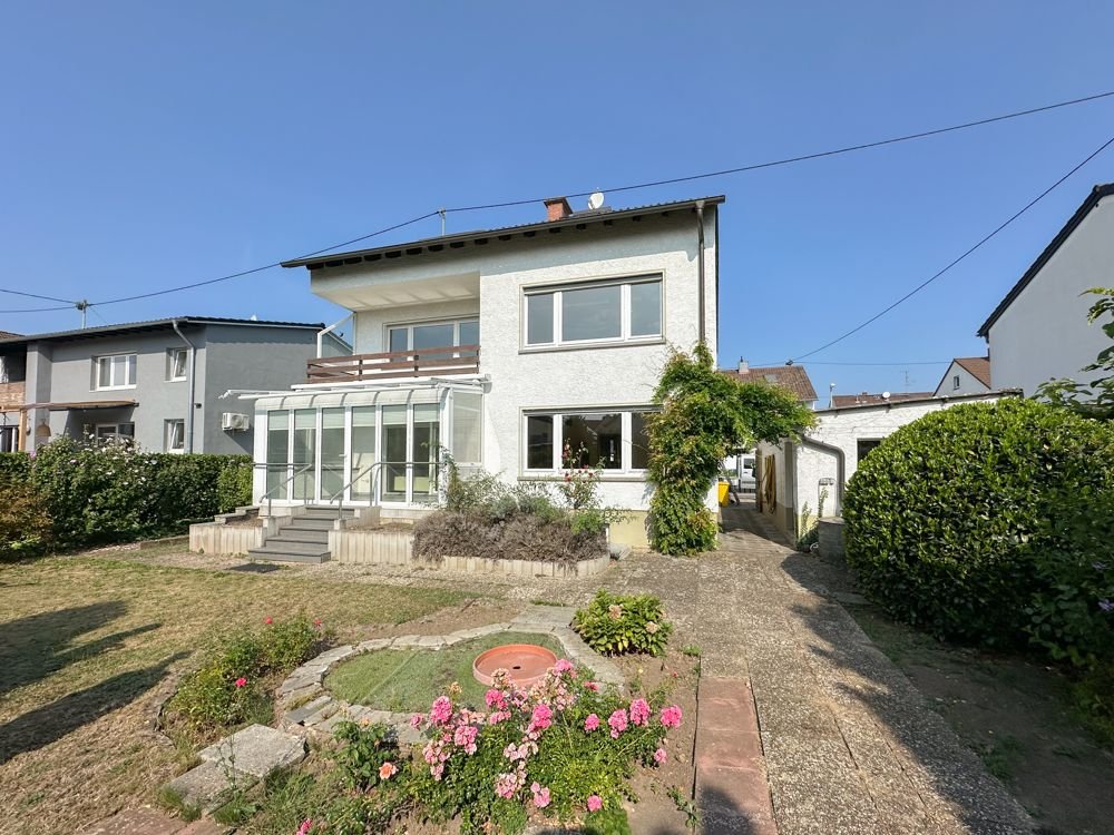 Mehrfamilienhaus zum Kauf 700.000 € 6 Zimmer 235 m²<br/>Wohnfläche 556 m²<br/>Grundstück Hochheim Hochheim am Main 65239