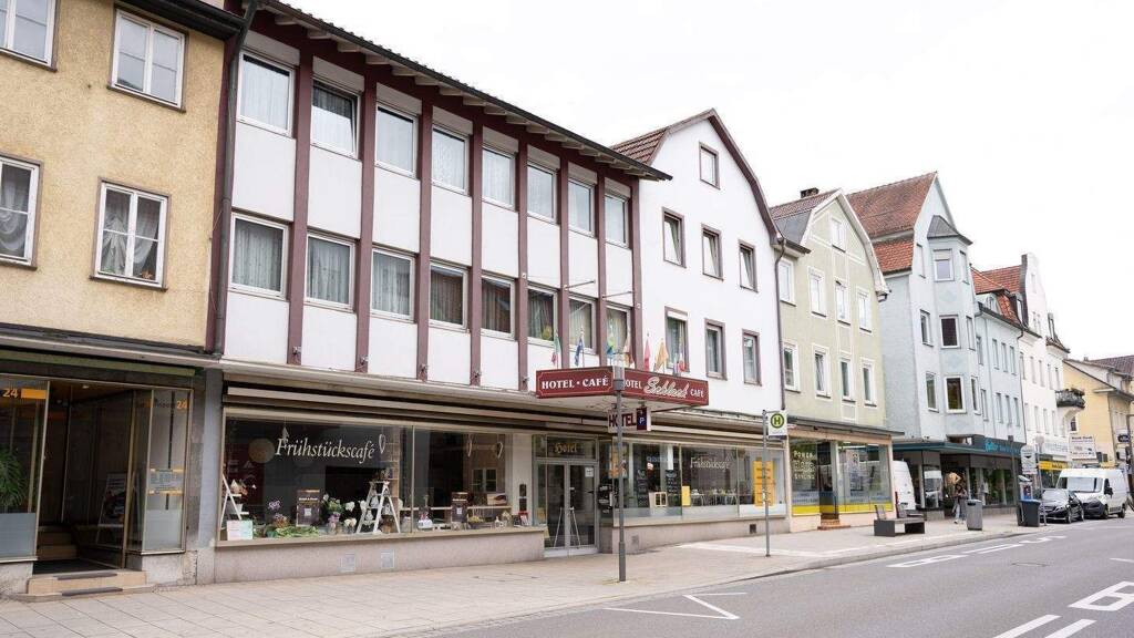 Hotel zum Kauf 1.800.000 € 26 Zimmer 2.000 m² Gastrofläche 2.740 m² Grundstück Tuttlingen 78532