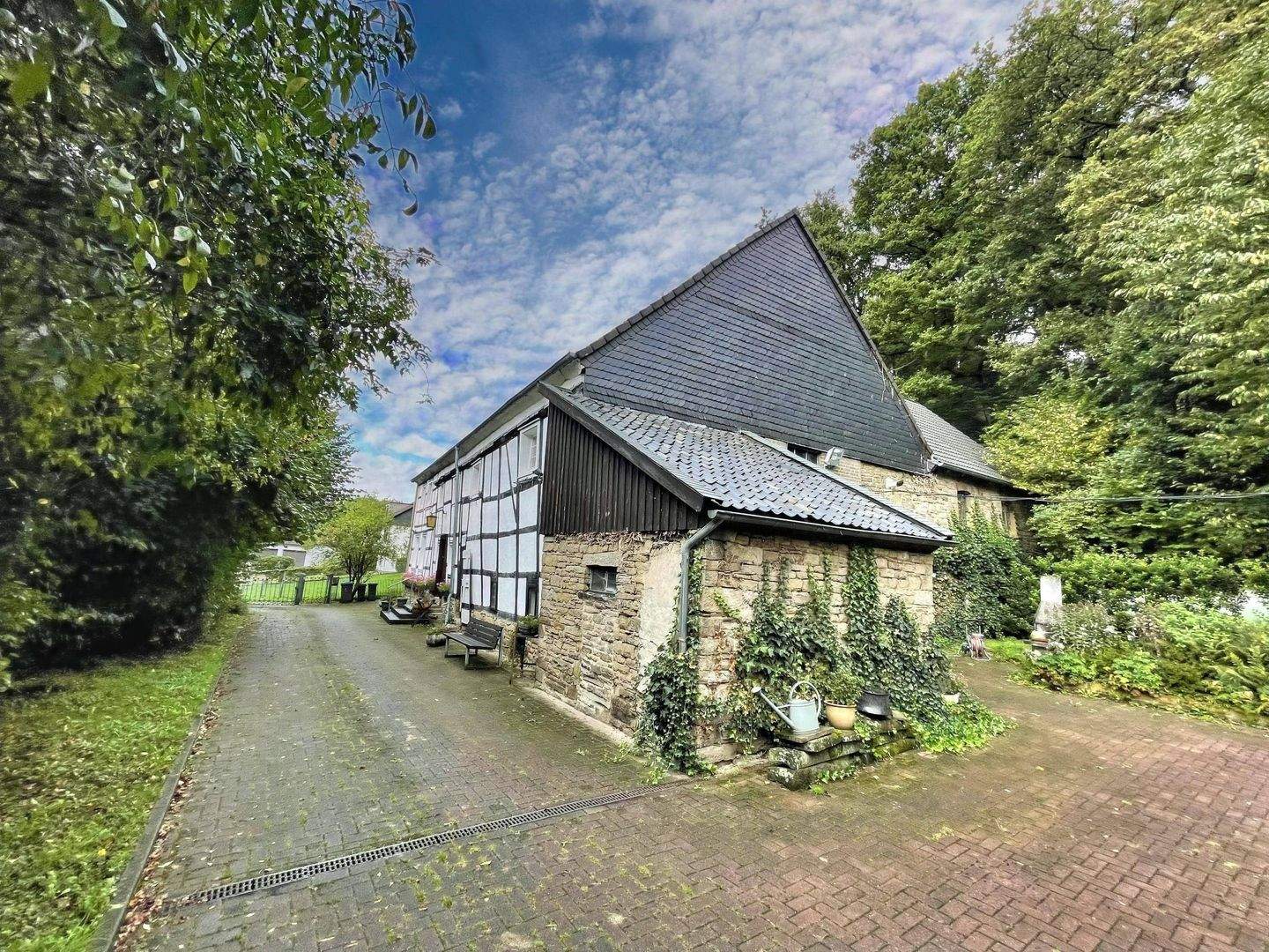 Immobilie in Sprockhövel - Attraktive Kapitalanlage: Denkmalgeschütztes Zweifamilienhaus mit gesichertem Wohnrecht - Bild 1