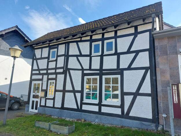 Einfamilienhaus zum Kauf provisionsfrei 189.000 € 4 Zimmer 96 m² 134 m² Grundstück Kirchplatz 3 Peterslahr 57632