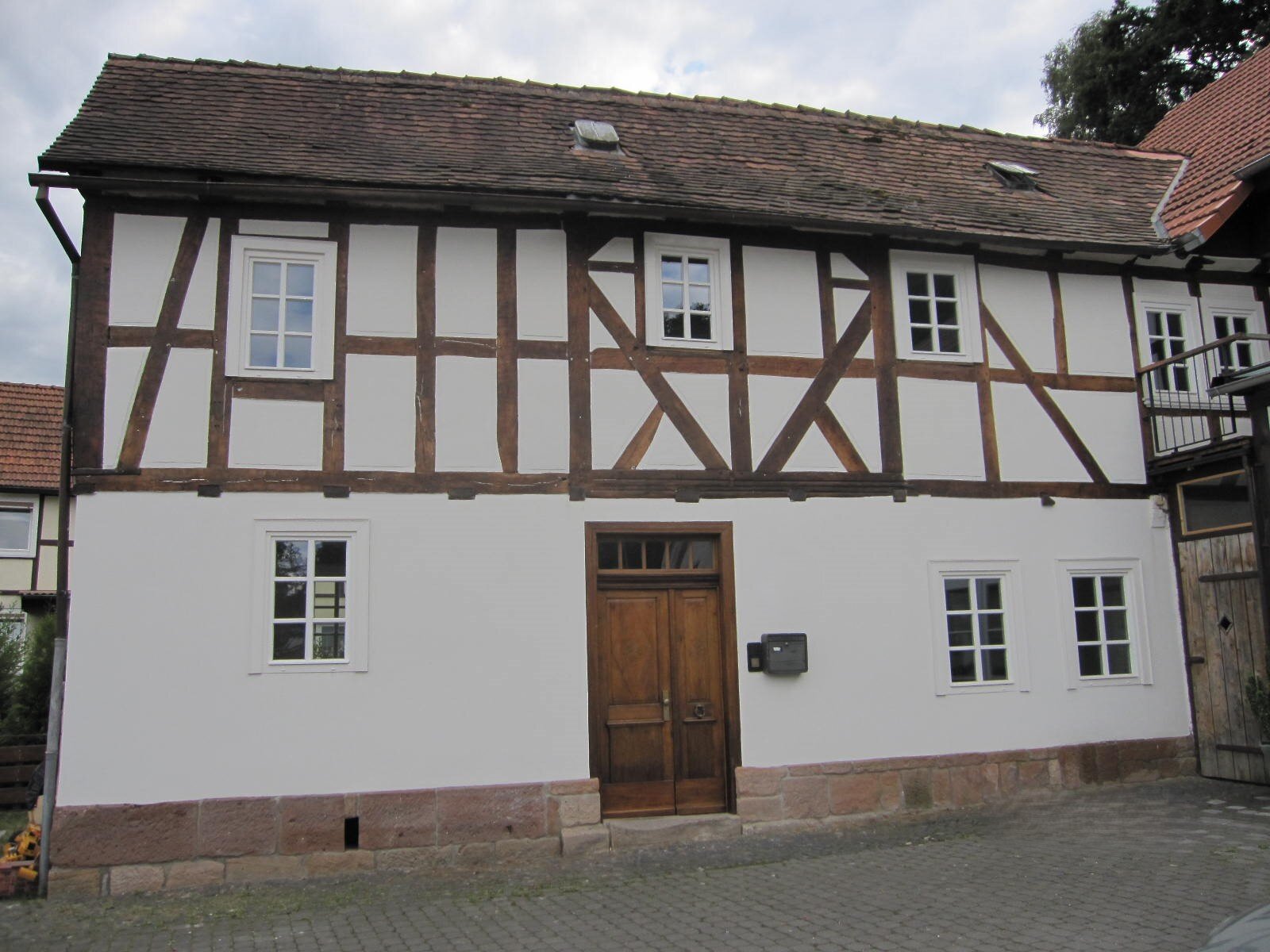 Einfamilienhaus zum Kauf 355.000 € 7 Zimmer 192 m²<br/>Wohnfläche 242 m²<br/>Grundstück Wehrda Marburg 35041