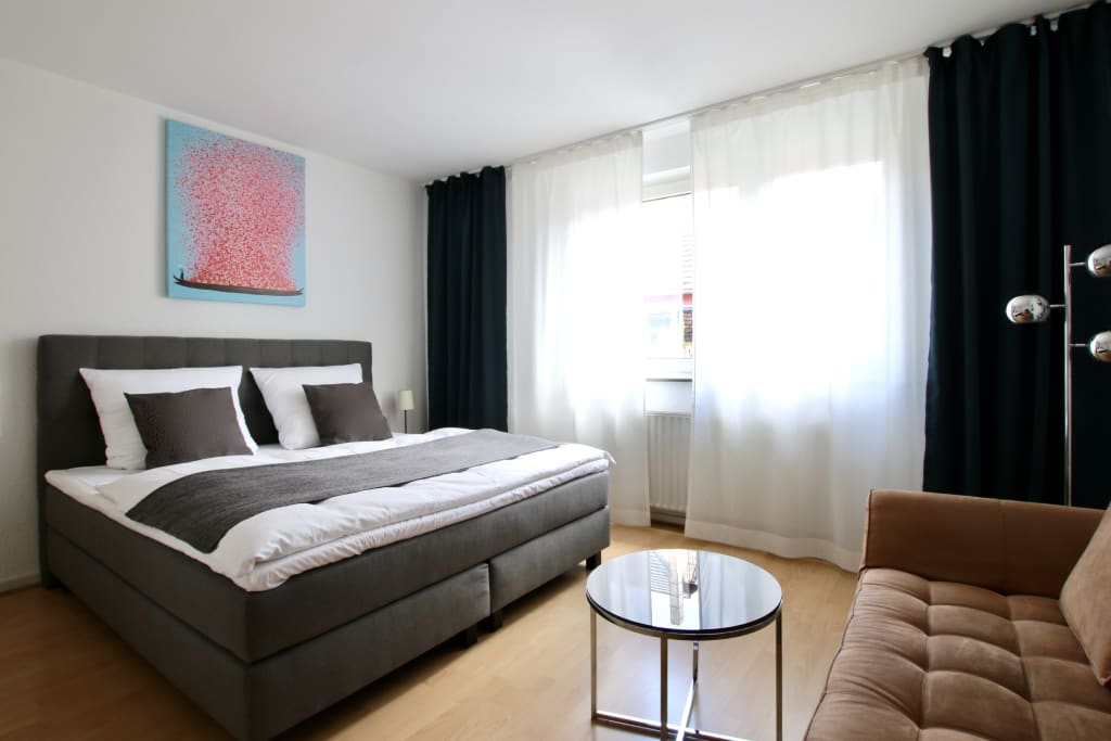 Wohnung zur Miete Wohnen auf Zeit 2.289 € 1 Zimmer 33 m²<br/>Wohnfläche 31.03.2025<br/>Verfügbarkeit Leostraße Ehrenfeld Köln 50823