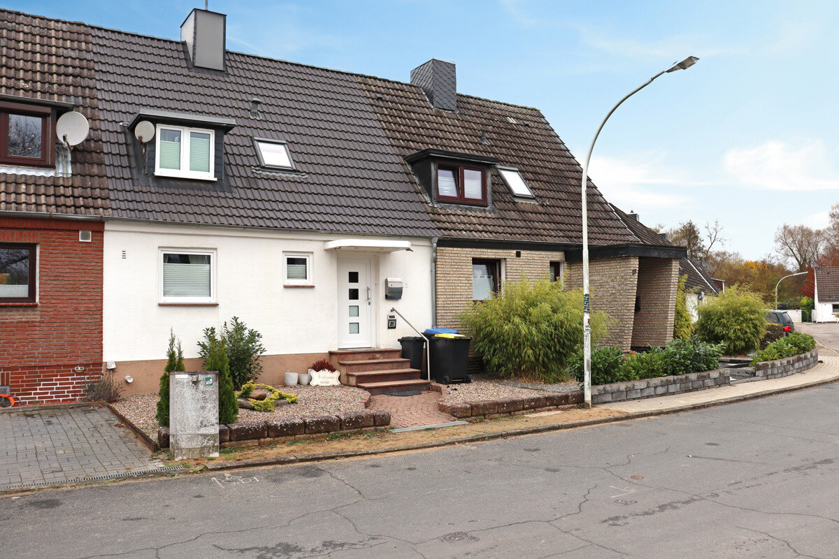 Reihenmittelhaus zum Kauf 294.500 € 3 Zimmer 74 m²<br/>Wohnfläche 439 m²<br/>Grundstück 01.09.2025<br/>Verfügbarkeit Sereetz Ratekau-Sereetz 23611