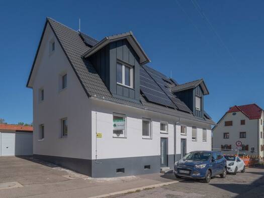 Doppelhaushälfte zum Kauf 409.900 € 4,5 Zimmer 113 m² 259 m² Grundstück Schwenningen Villingen-Schwenningen 78054
