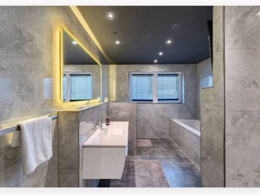 Doppelhaushälfte zur Miete 2.500 € 5 Zimmer 220 m² 380 m² Grundstück frei ab 01.04.2026 Teningen 79331