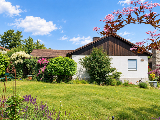 Bungalow zum Kauf 449.000 € 5 Zimmer 124,5 m² 647 m² Grundstück frei ab sofort Oberdürrbach Würzburg 97080