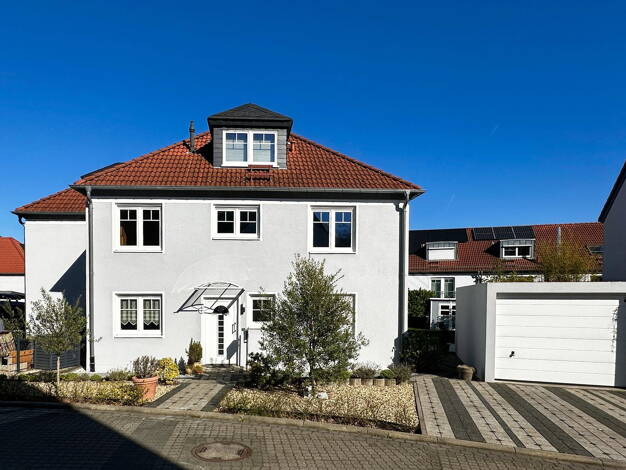 Doppelhaushälfte zum Kauf provisionsfrei 1.099.000 € 7 Zimmer 207 m² 328 m² Grundstück Dortelweil Bad Vilbel 61118