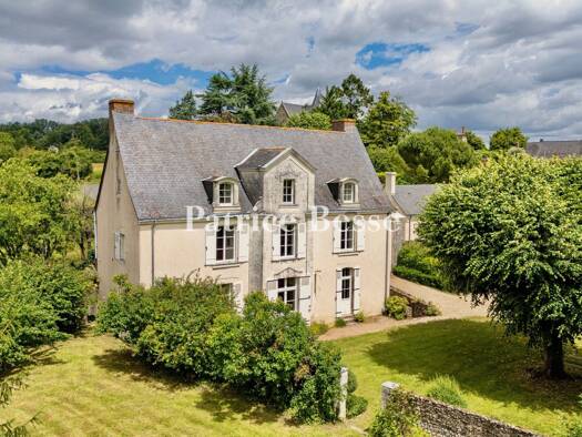 Reihenmittelhaus zum Kauf 490.000 € 10 Zimmer 304 m² 11.910 m² Grundstück Centre Angers 49000