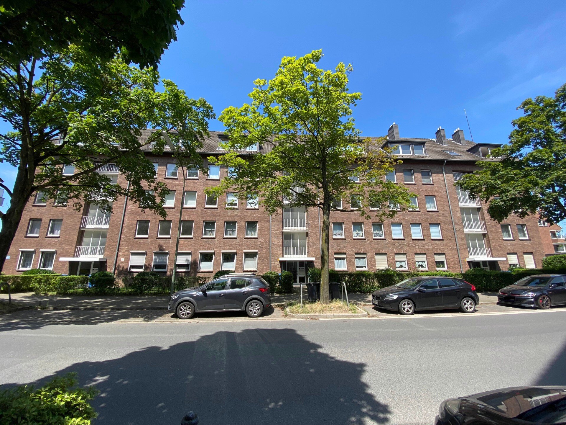 Mehrfamilienhaus zur Zwangsversteigerung 1.752.250 € 1.922 m²<br/>Wohnfläche 1.792 m²<br/>Grundstück Barbaraviertel Neuss 41460