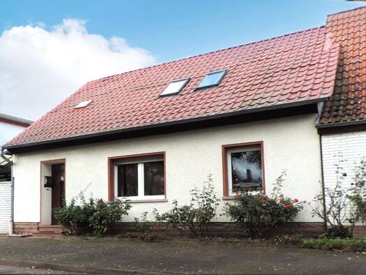 Doppelhaushälfte zum Kauf 79.900 € 5 Zimmer 104,6 m² 259 m² Grundstück Porst Köthen (Anhalt) 06369