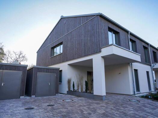 Haus zum Kauf - Erstbezug 1.390.000 € 5 Zimmer 134 m² 228 m² Grundstück Burgberg Erlangen 91054