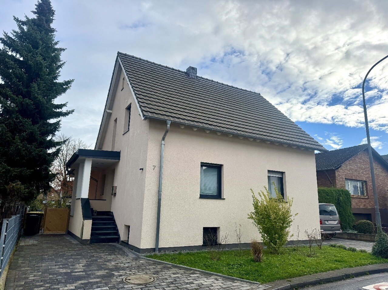 Einfamilienhaus zum Kauf 550.000 € 6 Zimmer 145 m²<br/>Wohnfläche 763 m²<br/>Grundstück Birlinghoven Sankt Augustin 53757