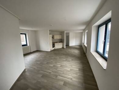 Wohnung zur Miete 400 € 2 Zimmer 65,3 m² 1. Geschoss frei ab 01.08.2025 Altenburg 04600