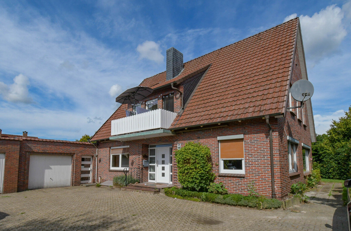 Mehrfamilienhaus zum Kauf 350.000 € 7 Zimmer 194,2 m²<br/>Wohnfläche 989 m²<br/>Grundstück Edewecht Edewecht 26188