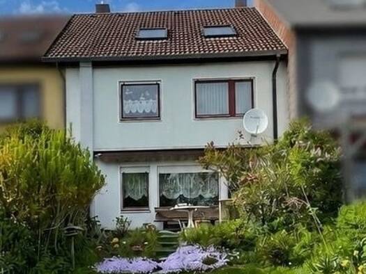 Reihenmittelhaus zum Kauf 150.000 € 7 Zimmer 155 m² 243 m² Grundstück frei ab sofort Helmbrechts 95233