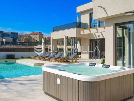 Einfamilienhaus zur Miete - Erstbezug 4.350 € 3 Zimmer 210 m² Rovinj Rovinj 52210