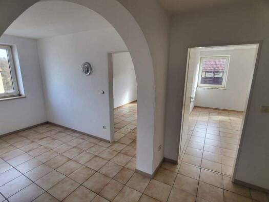 Wohnung zur Miete 1.350 € 5 Zimmer 117 m² Reinhausen Regensburg 93059